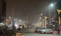 Diyarbakır’a yağmur Hakkari’ye lapa lapa kar yağdı!