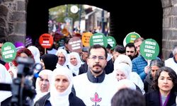 Diyarbakır’da insan hakları yürüyüşü: “Mezar yerleri açıklanmalı”