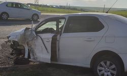 Diyarbakır'da otomobil ile minibüs çarpıştı: Çok sayıda yaralı var