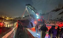 Hakkari’de bir otomobil kanala düştü: Sürücünün durumu belli oldu!