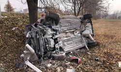 Elazığ-Diyarbakır yolunda kaza: Araç şarampole uçtu!