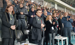 Leyla Zana Amedspor maçına geldi: Diyarbakır Stadyumu coştu!
