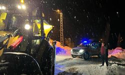 Diyarbakır’da hastayı almaya gitti: Çığda mahsur kaldı