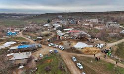 Diyarbakır’da köylüler el ele verdi: Kapalı yolu açtı!