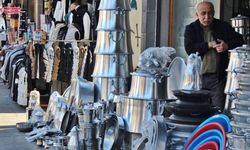 Diyarbakır'da ilginç alışveriş: Tencere ve tava kiloyla satılıyor!