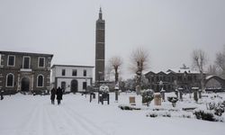 Diyarbakır beyaza büründü: 10 bin yıllık Sur dronla görüntülendi