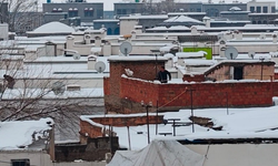 Diyarbakır’da kar yağışı sonrası “dam” mesaisi başladı!