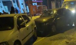 Diyarbakır'da buz tutan yolda araçlar çarpıştı: Yaralı var!