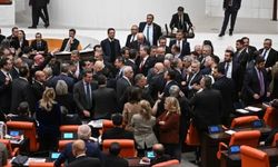 Meclis’te “karton tabut” tartışması: Yumruklar havada uçuştu!
