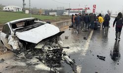 Diyarbakır’da kaza: Ortalık savaş alanına döndü, yaralılar var!