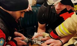 Diyarbakır’da parmağı zımbaya sıkıştı: İtfaiye harekete geçti