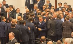 Meclis'te yemin krizi: Vekiller birbirine girdi, kan aktı!