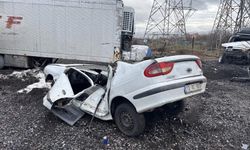 Bingöl'de trafik kazası: Otomobil hurdaya döndü, ölü var!