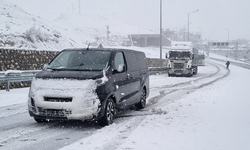 Diyarbakır karayolunda yoğun kar yağdı: Yardım bekleniyor!