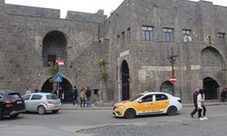 DEM Parti, Diyarbakır Surları'ndaki camiyi Meclis'e taşıdı: "İhmal silsilesi..."