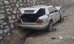 Diyarbakır yolunda istinat duvarına çarptı, canından oldu!