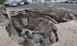 Diyarbakır'da yol çöktü, dev çukur oluştu: İşte adresi!