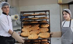 Diyarbakır’da fırın gibi okul: Ailelere Ramazan pidesi desteği