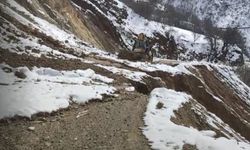 Diyarbakır’da heyelan: Kapanan yol ulaşıma açıldı