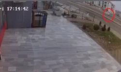 Diyarbakır’da otomobil alev topuna döndü: Sürücü yaralı