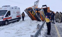 Van'da Karayollarına ait iş makinesi kaza yaptı: Ölüler var!