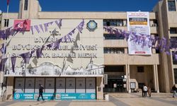 Diyarbakır Büyükşehir borcunu binaya astı: İşte gelir-giderleri