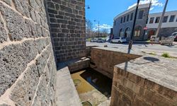 Diyarbakır’da 495 yıllık Arbedaş Çeşmesi unutuldu: Çöp içinde!