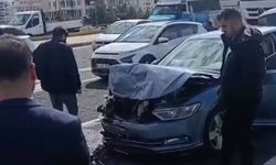 Diyarbakır’da araçlar çarpıştı: Yaralılar var