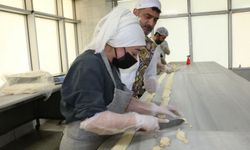 Diyarbakır’da bu işyerinde tatlılar kadın ustanın elinden çıkıyor