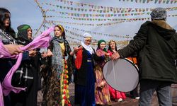 Diyarbakır'da Newroz coşkusu: Yüzbinler akın etti!