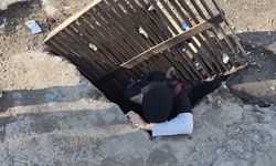 Diyarbakır’da mazgaldan 1 buçuk metrelik çukura düştü!