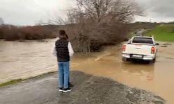 Diyarbakır'daki köye ulaşım kesildi: Vatandaşlar mahsur kaldı!