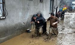 Şırnak’ta sel: Yolcular mahsur kaldı, şoför ağır yaralandı, hayvanlar öldü!