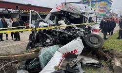 Vakaya giden ambulans kaza yaptı: Ölü ve yaralılar var
