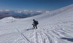 3 bin 500 metreden aşağı süzüldüler: Süphan’da adrenalin dolu iniş!