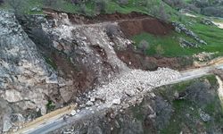 Bingöl’de heyelan oldu: Yol ulaşıma kapandı!