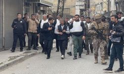 5 kişiyi rehin aldı, bir kadını yaraladı