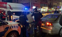 Kardeşini bıçakladı: Biri hastanelik oldu diğeri karakolluk!