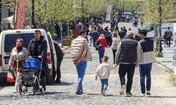 Diyarbakır’da güneşi fırsat bilenler Sur’a akın etti!