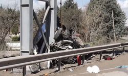 Otobüs üst geçide çarptı: Çok sayıda ölü ve yaralı var