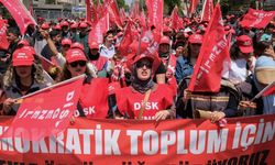 Diyarbakır’da 1 Mayıs mitingi: Yüzler İstasyon Meydanına akın etti