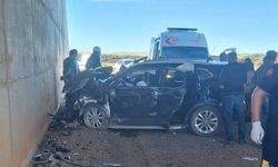 Diyarbakır’da otomobil alt geçitte duvara çarptı: 5 yaralı