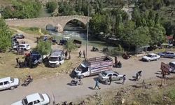 Diyarbakır’da tepki çeken görüntü: Hayvan Pazarı tarihi köprüde kuruldu!