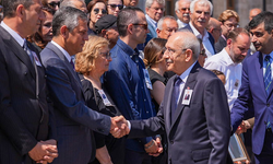 CHP’de mutlak butlan sonrası ilk karşılaşma: Göz göze geldiler ama...