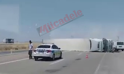 Diyarbakır çevre yolunda trafik kazası: TIR devrildi!