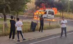 Diyarbakır’da bir minibüs yandı: Sebebi belli oldu!