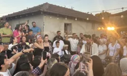 Dünyaca ünlü isim köyünde konser verdi!