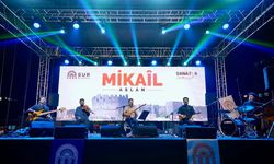 Mikail Aslan Diyarbakır'da ücretsiz konser verdi!