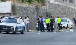 Diyarbakır’da esnaf, müşterisinin otomobilini kurşunladı!