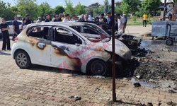 Diyarbakır’da göz göre göre gelen felaket: İki araç yanıp kül oldu!